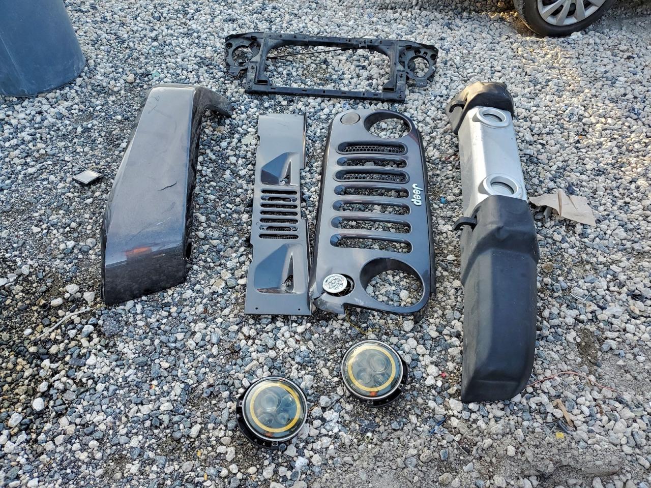 Jeep Wrangler Sahara Image 12