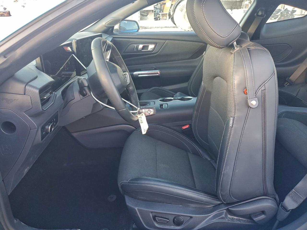 Ford Mustang Image 2