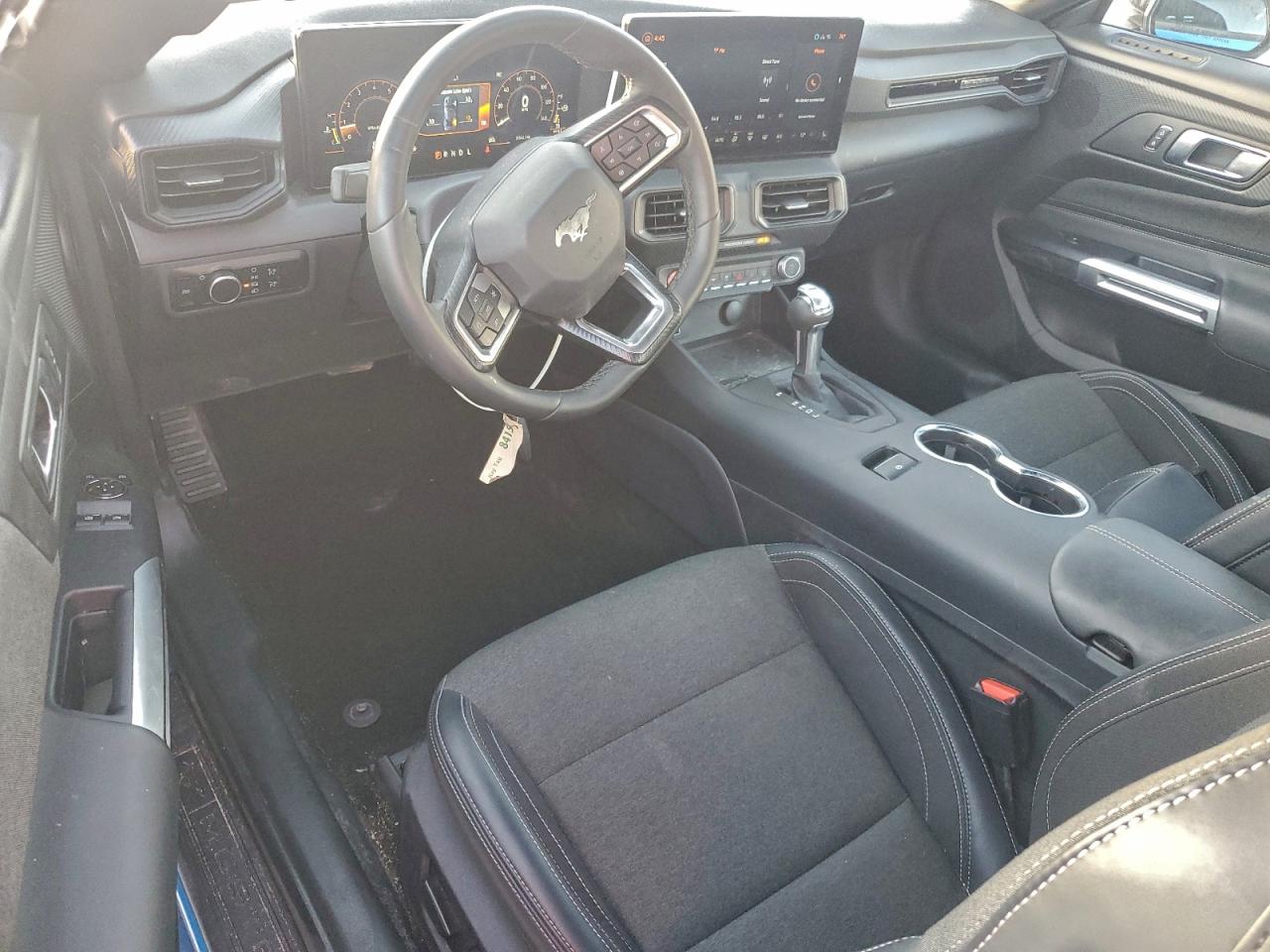 Ford Mustang Image 13