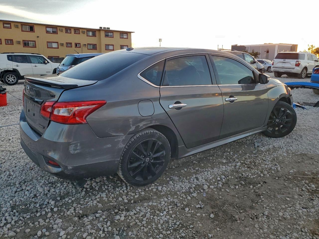 Nissan Sentra S Image 2