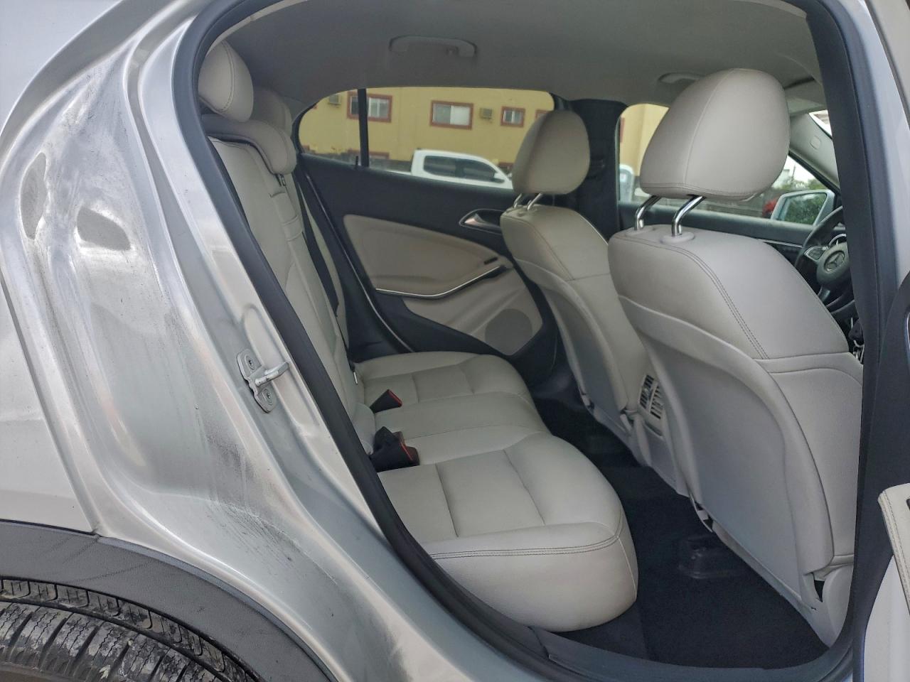 Mercedes-Benz GLA 250 Image 9