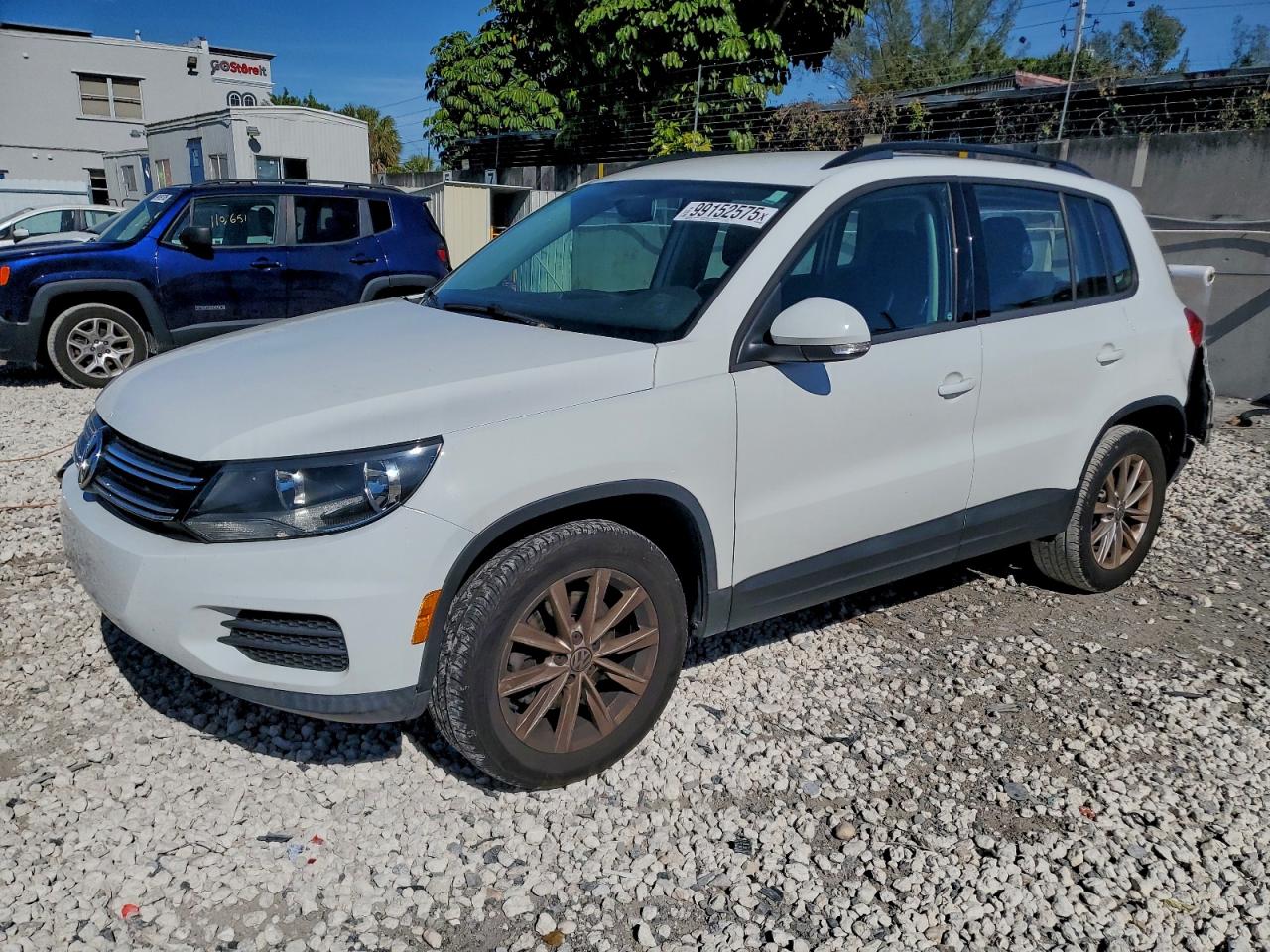 Volkswagen Tiguan S Image 1