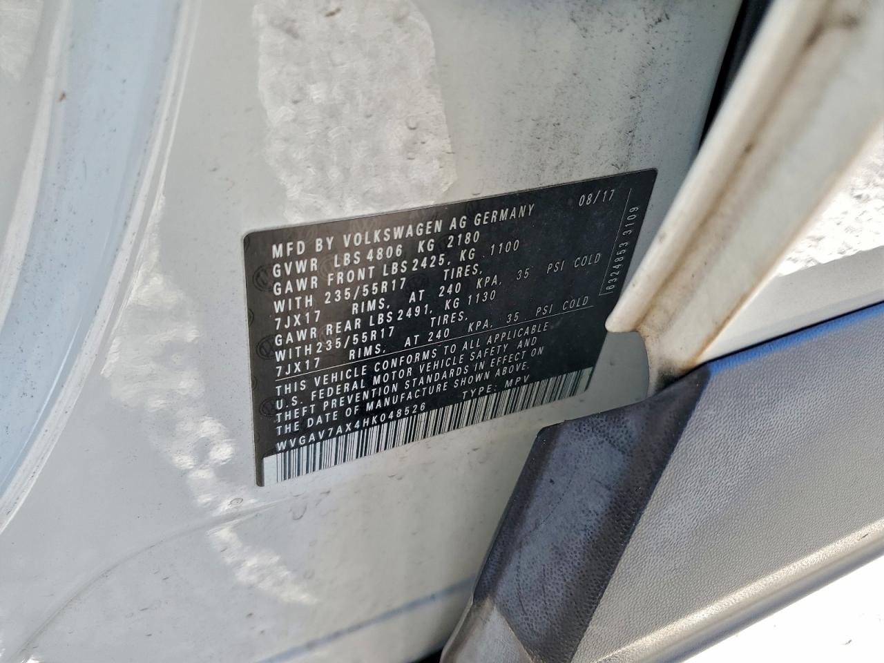 Volkswagen Tiguan S Image 10