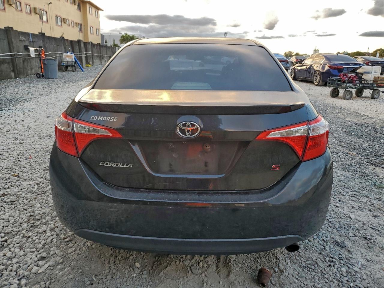 Toyota Corolla L Image 2