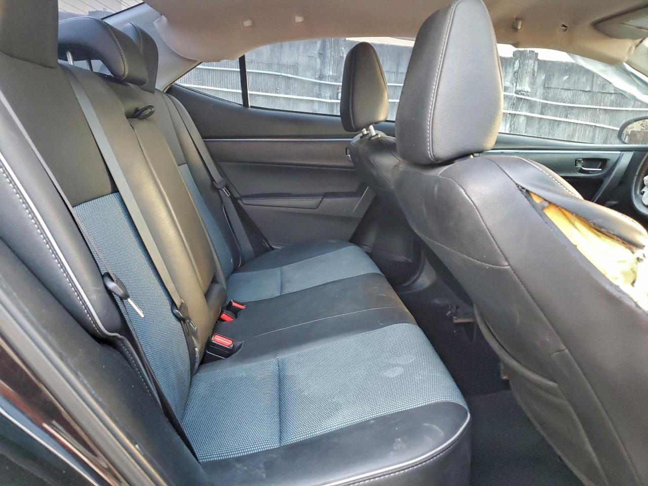 Toyota Corolla L Image 5