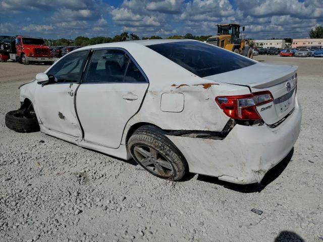 Toyota Camry L Image 2