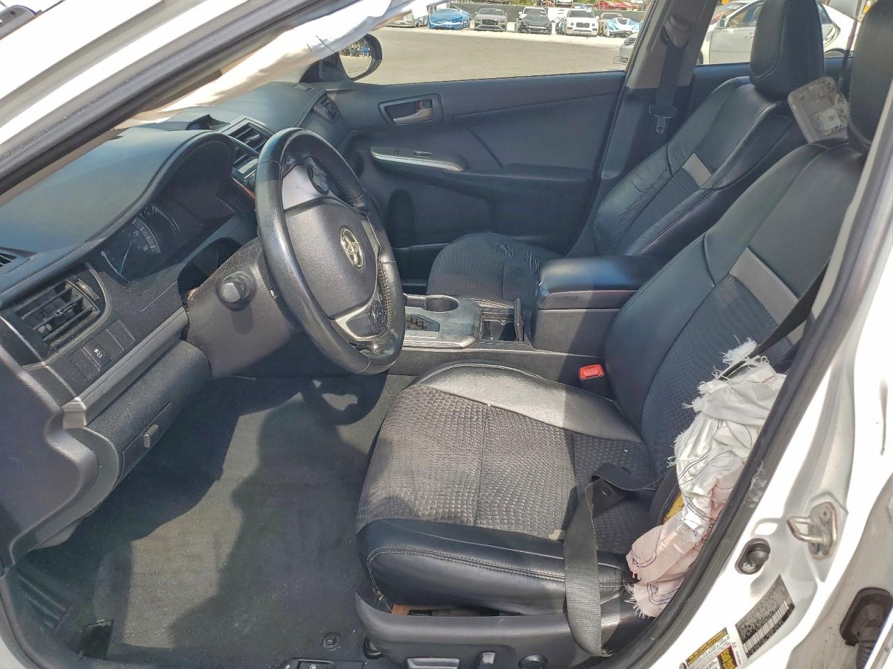 Toyota Camry L Image 5