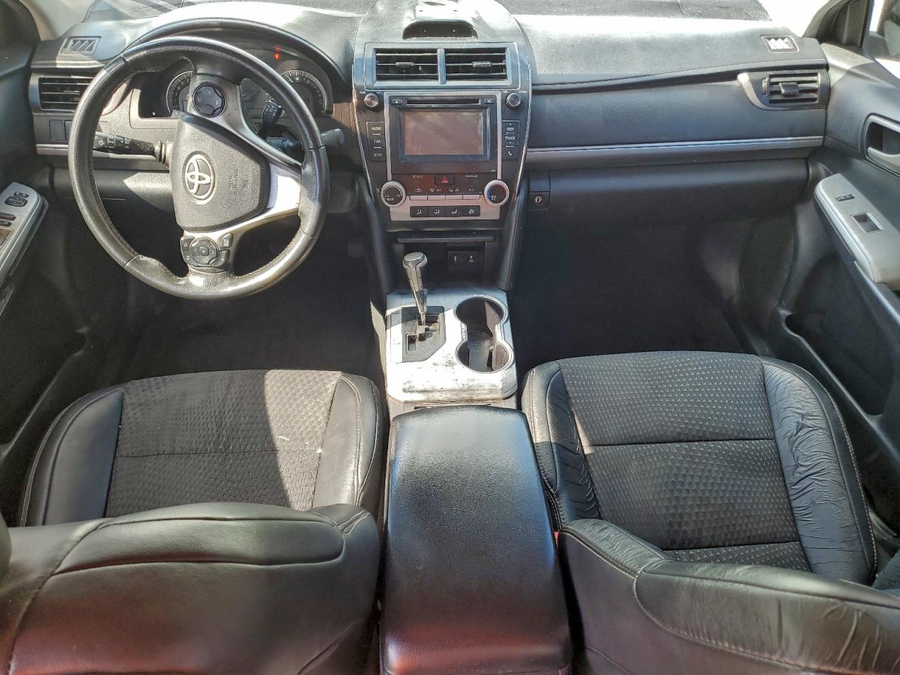 Toyota Camry L Image 6