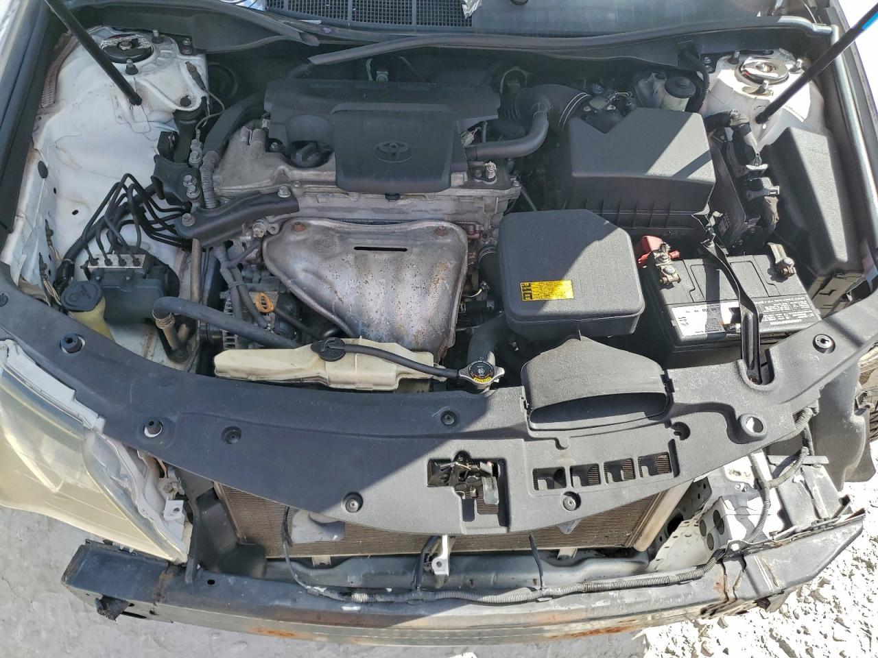 Toyota Camry L Image 8