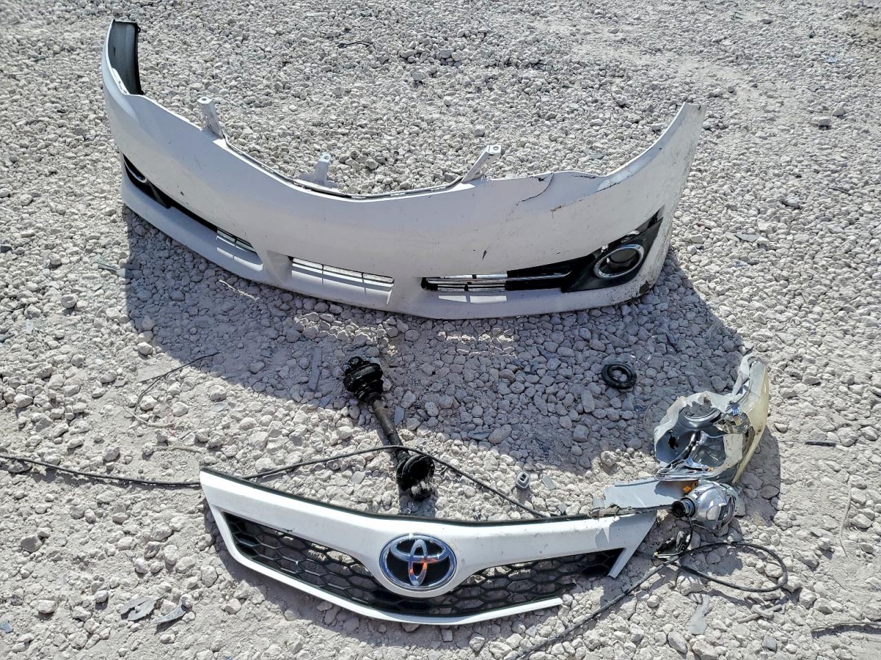 Toyota Camry L Image 10