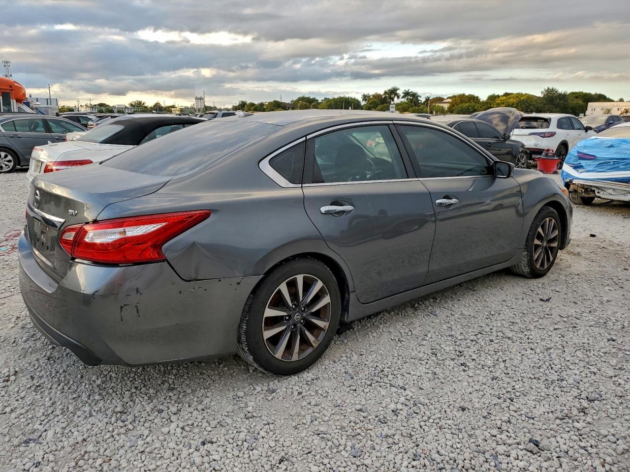 Nissan Altima 2.5 Image 3