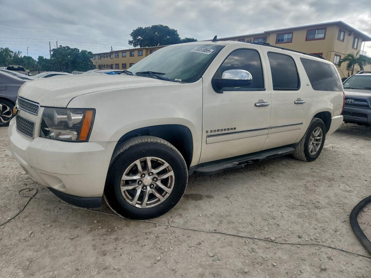 Chevrolet Suburban K1500 Ltz Image 1