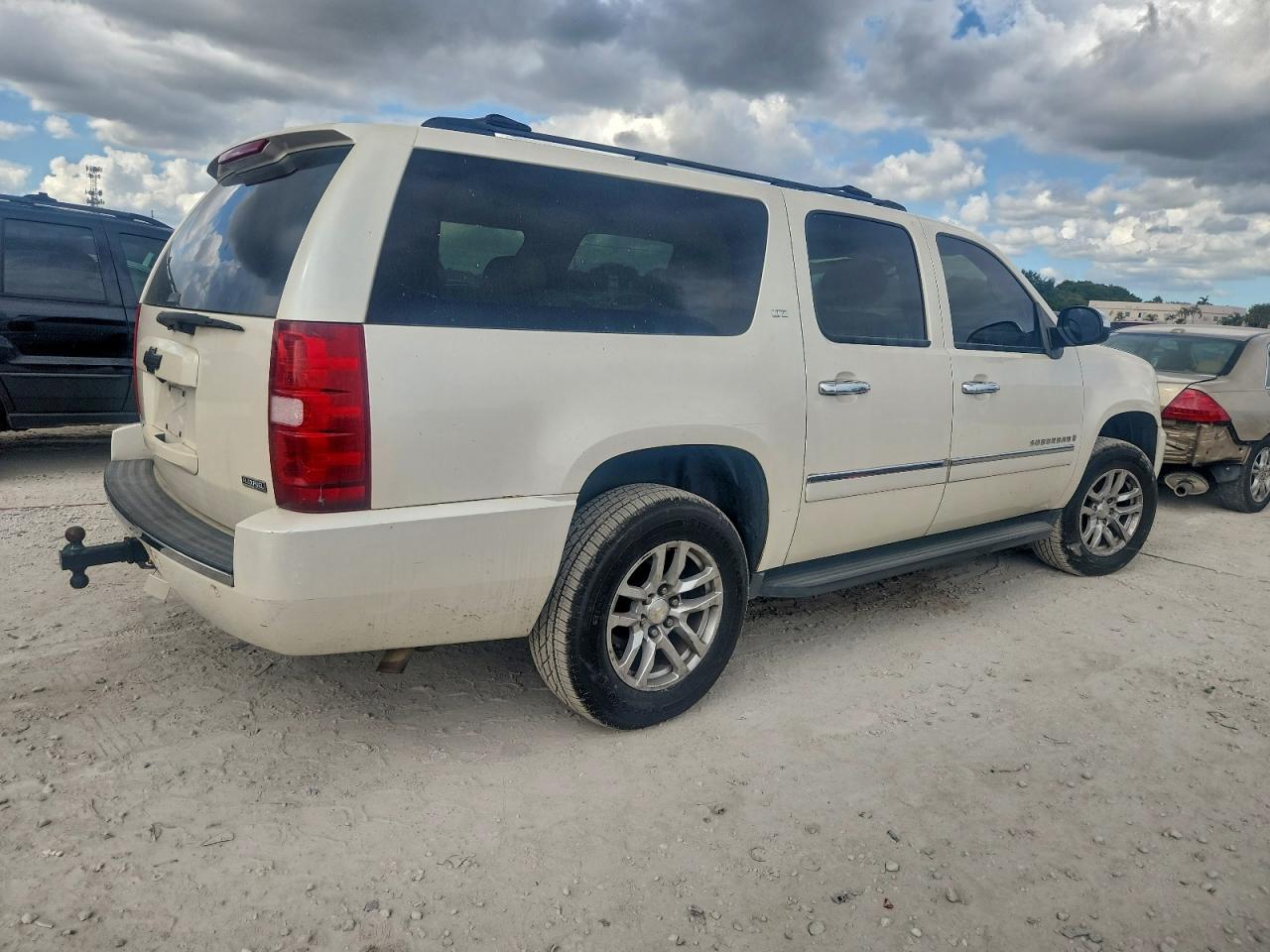Chevrolet Suburban K1500 Ltz Image 10