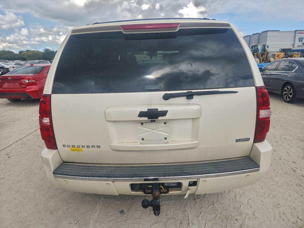 Chevrolet Suburban K1500 Ltz Image 3