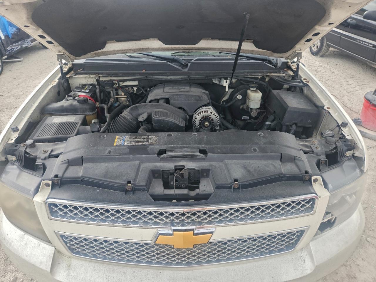 Chevrolet Suburban K1500 Ltz Image 12