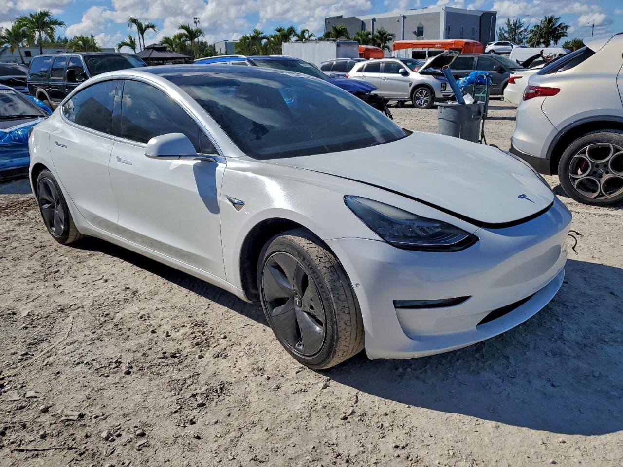 Tesla Model 3 Image 11