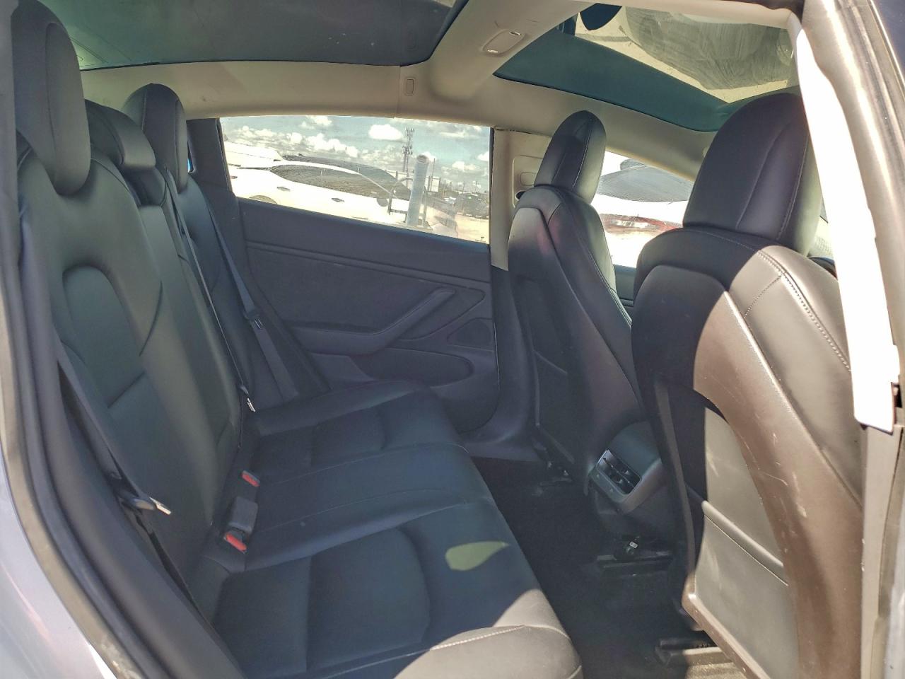 Tesla Model 3 Image 9