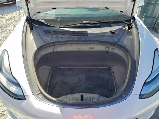 Tesla Model 3 Image 12