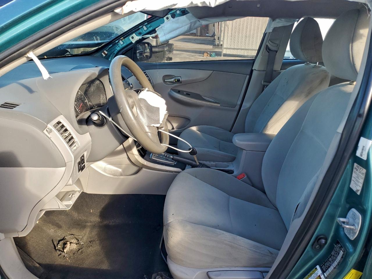 Toyota Corolla Base Image 3