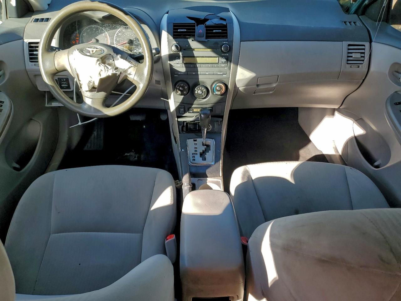 Toyota Corolla Base Image 2