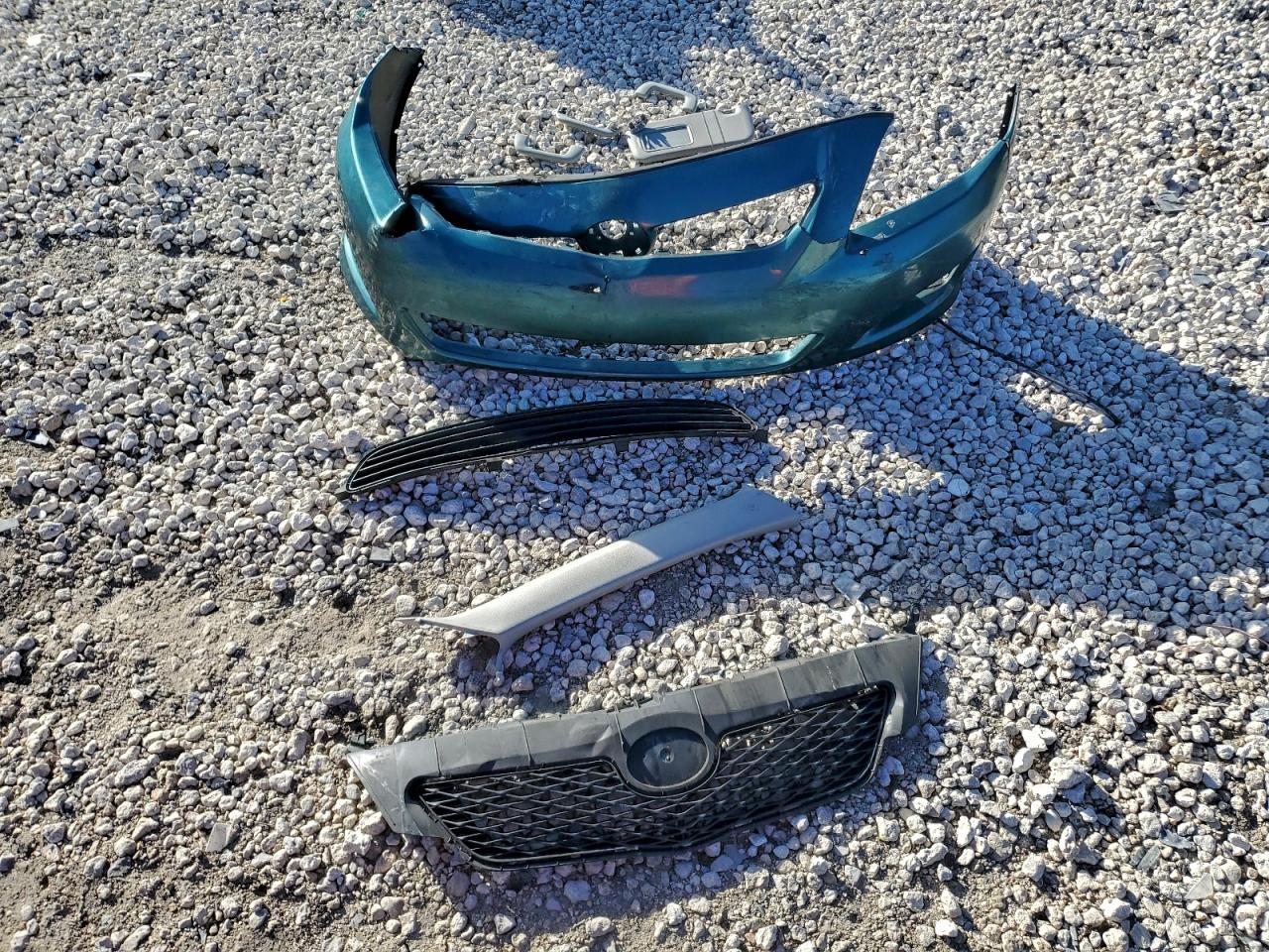 Toyota Corolla Base Image 8