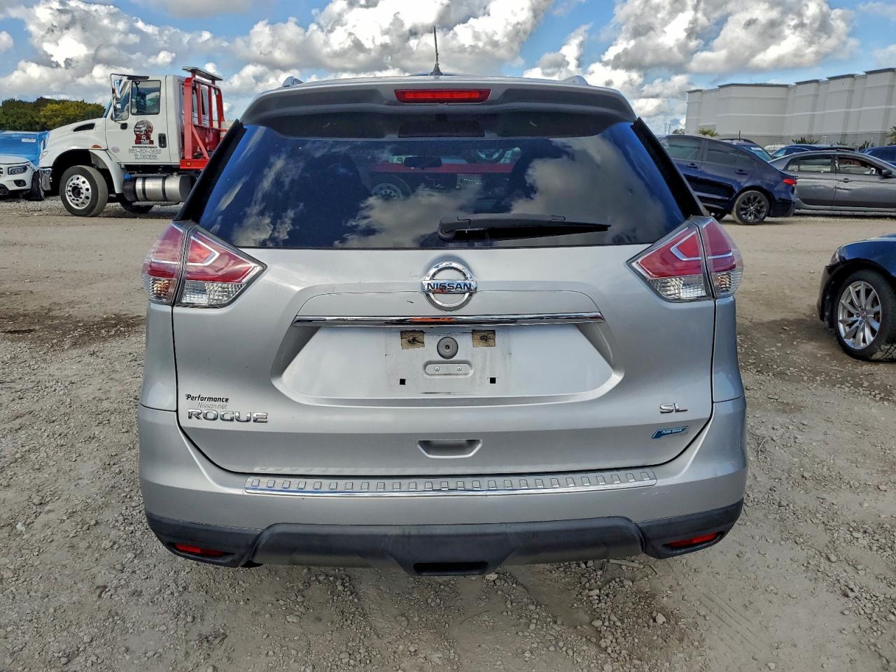 Nissan Rogue S Image 7