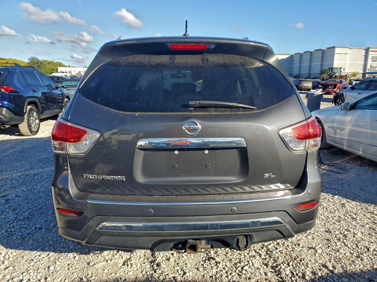 Nissan Pathfinder S Image 4