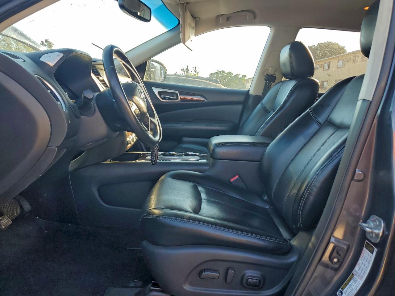 Nissan Pathfinder S Image 8