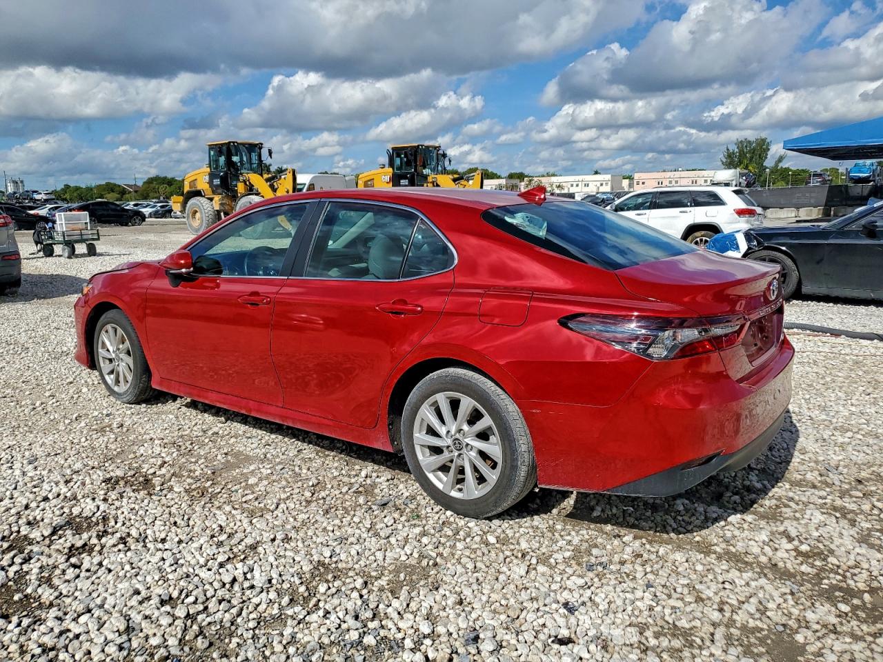 Toyota Camry Le Image 7