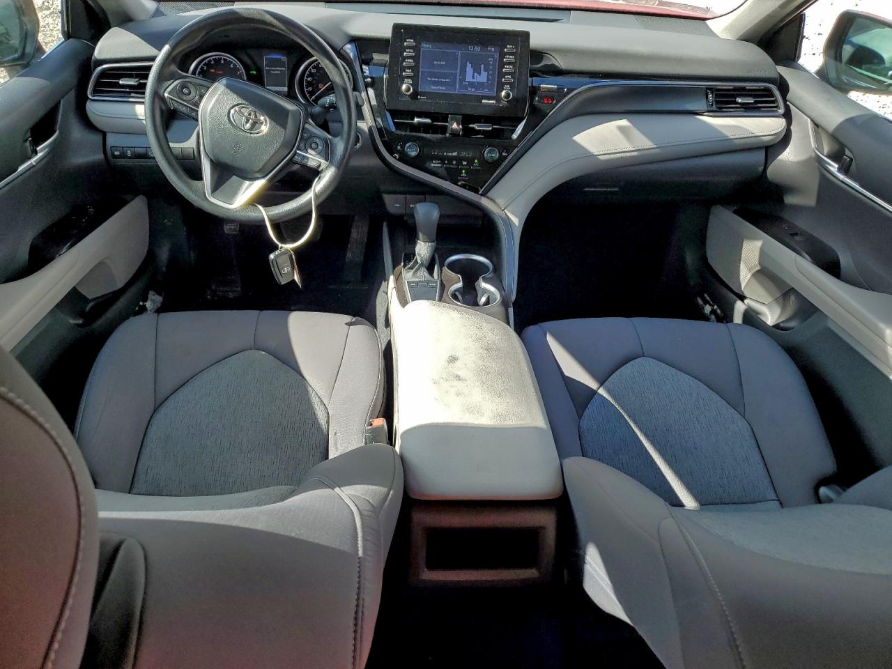 Toyota Camry Le Image 3