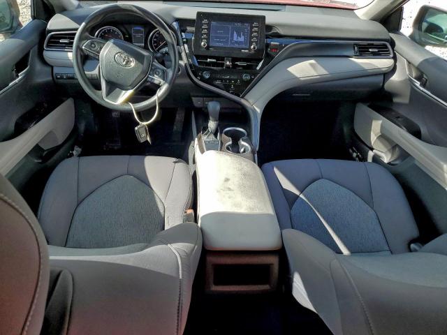 Toyota Camry Le Image 3