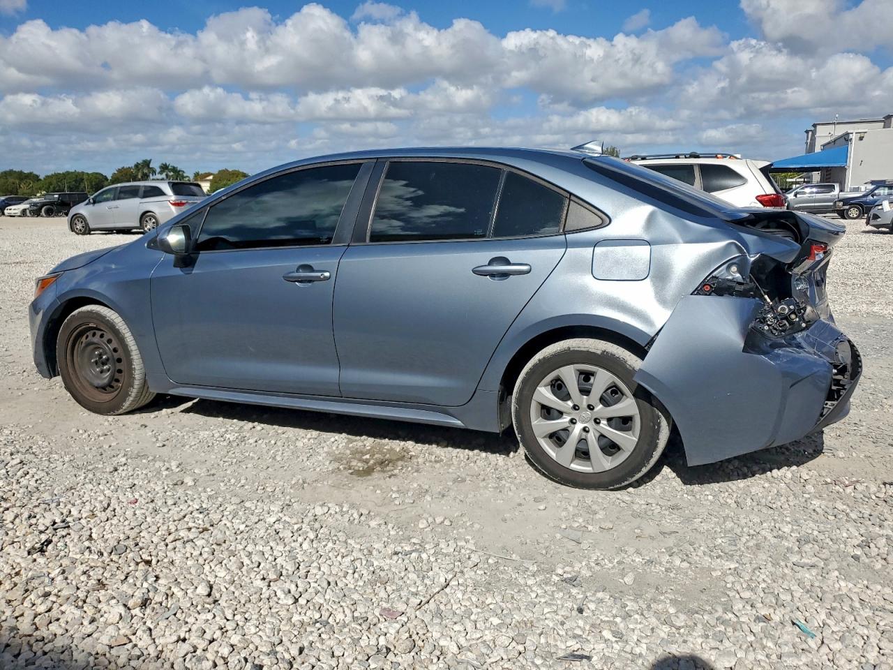 Toyota Corolla Le Image 4