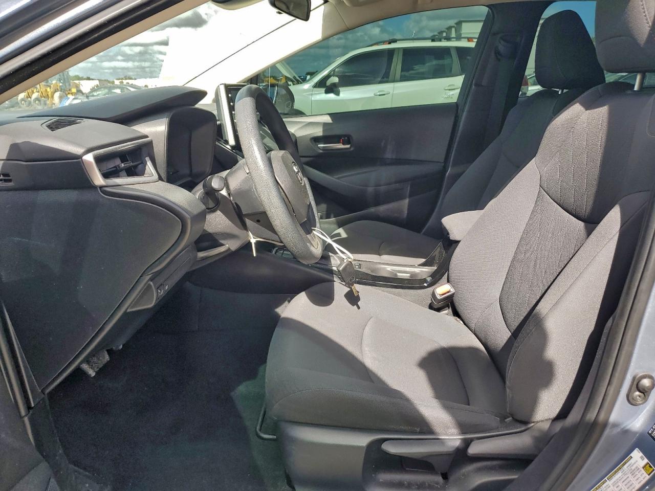 Toyota Corolla Le Image 2