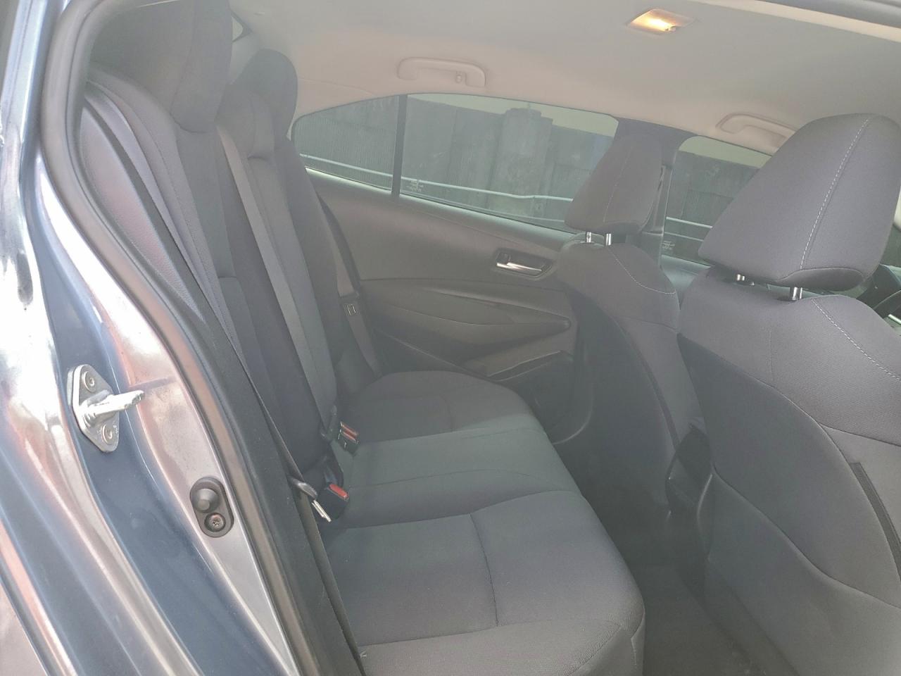 Toyota Corolla Le Image 9