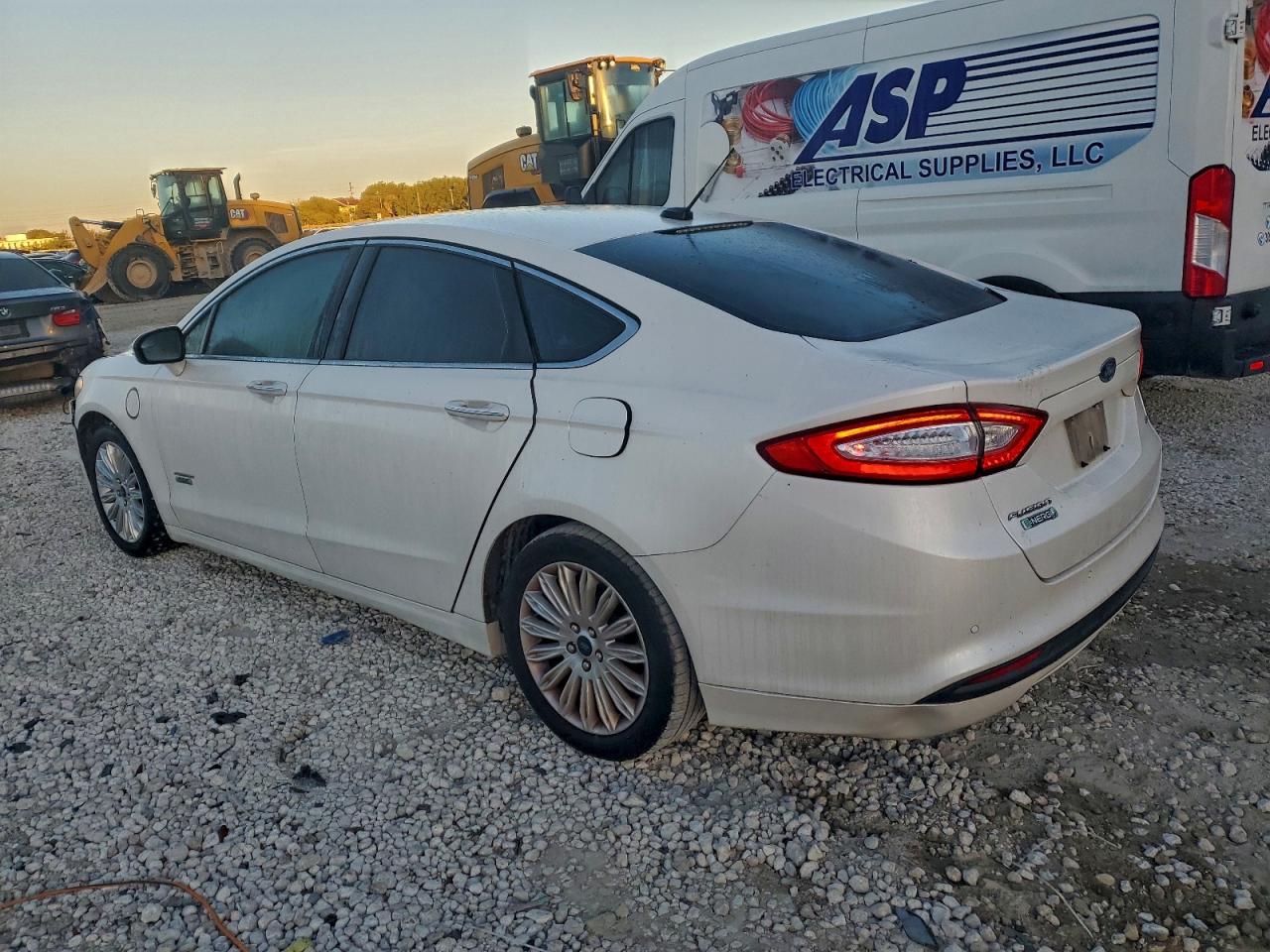 Ford Fusion Se Phev Image 2