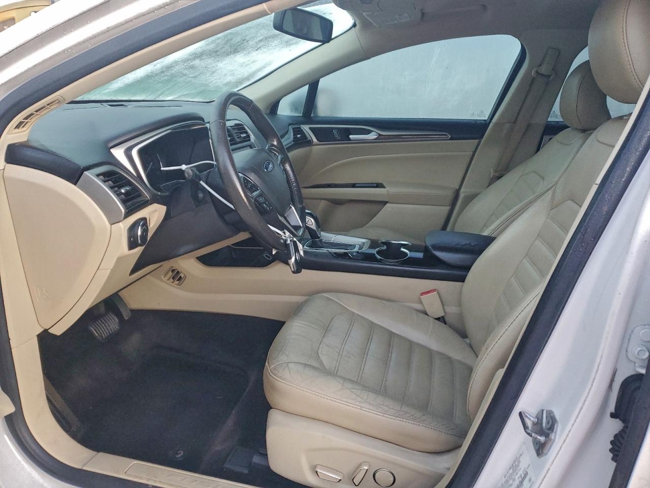 Ford Fusion Se Phev Image 12