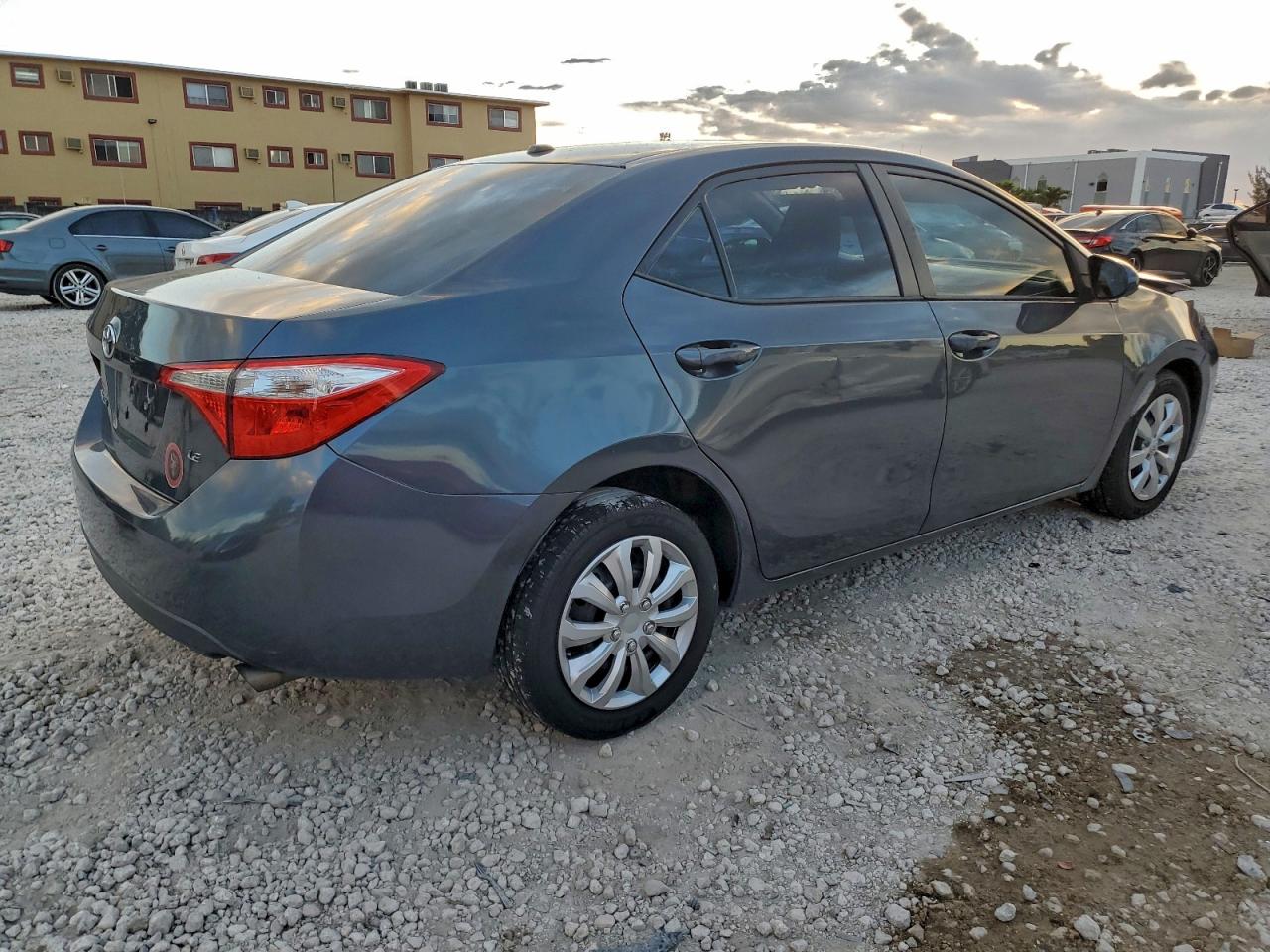 Toyota Corolla L Image 4
