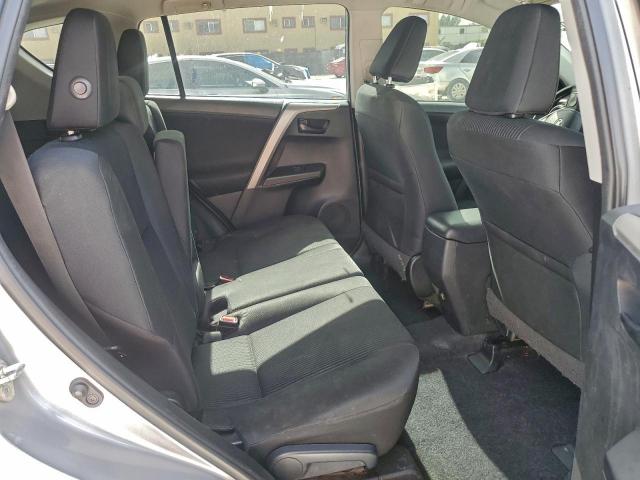 Toyota RAV4 Le Image 8