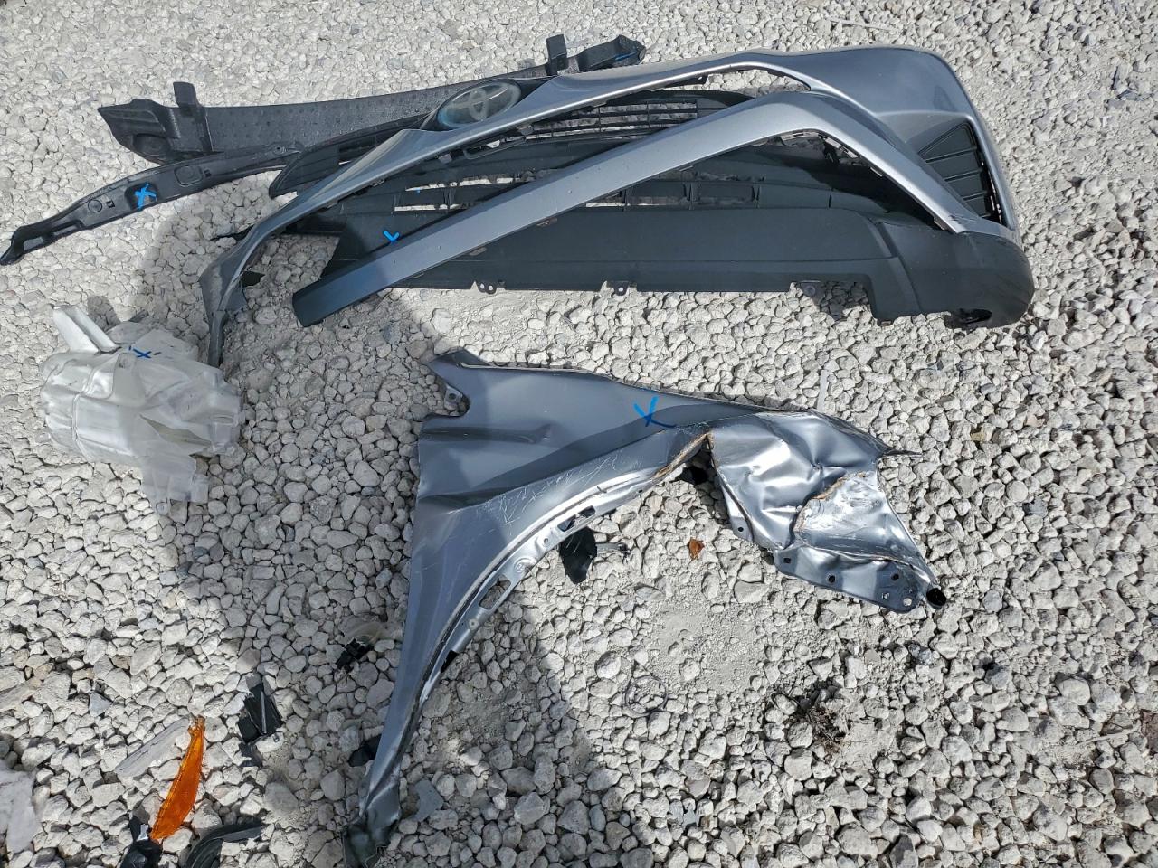 Toyota RAV4 Le Image 12